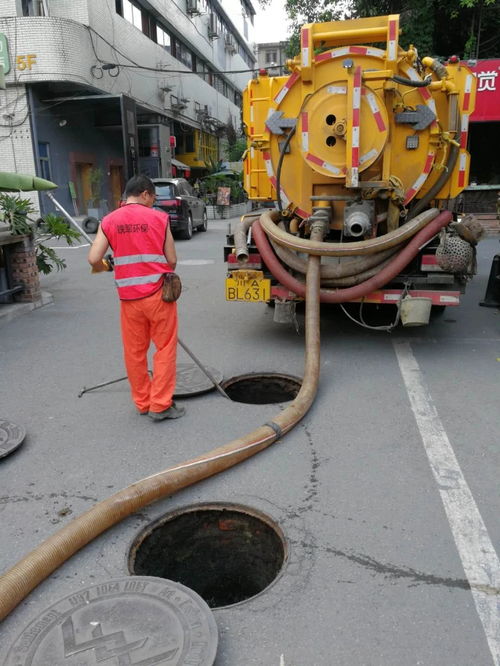 图 龙泉驿污水管道疏通,清掏化粪池,清掏隔油池,清理污水厂淤泥 成都管道维修