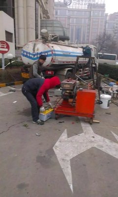 海油大街清理废油池139一110一48029