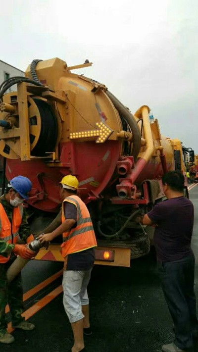 白石桥管道疏通公司疏通清洗水垢尿碱水锈疏通各种疑难管道